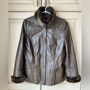 Danier fall/winter coat. Medium. Amazing details. Leather.